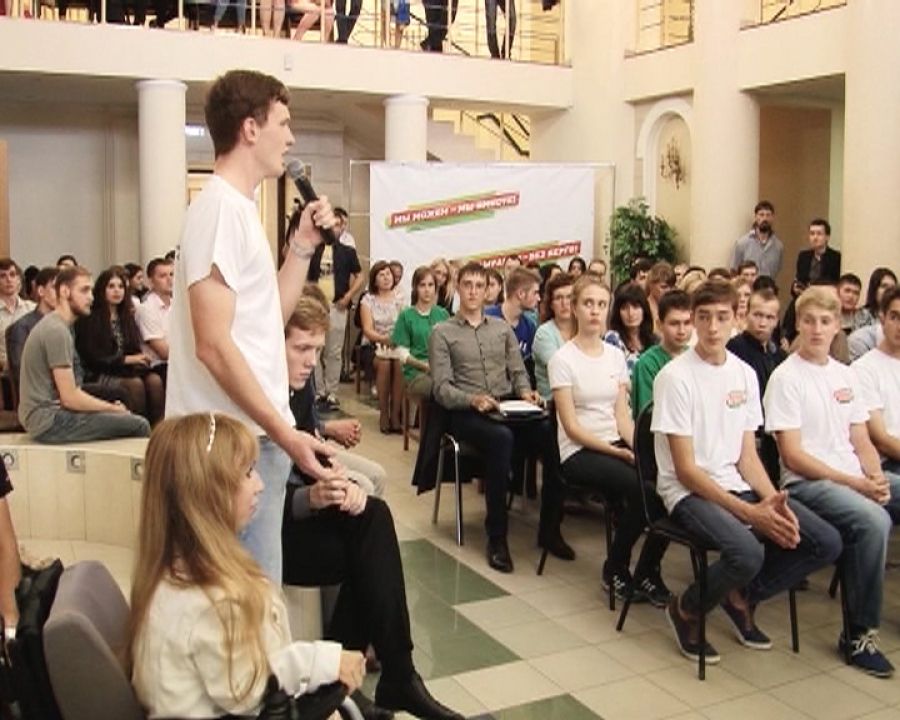 Айрат Хайруллин встретился с молодежными активистами Альметьевска
