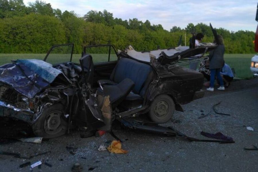В Татарстане столкнулись две легковушки, водители госпитализированы