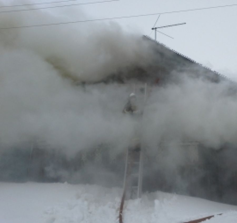 В Альметьевске произошел пожар – загорелся частный дом