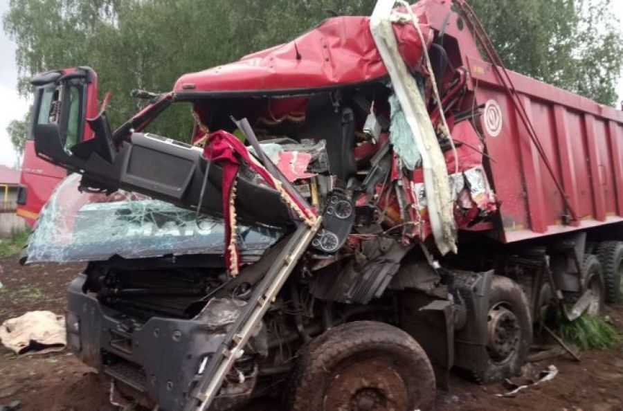 В Татарстане водитель грузовика «Ман» погиб после столкновения с «КАМАЗом»