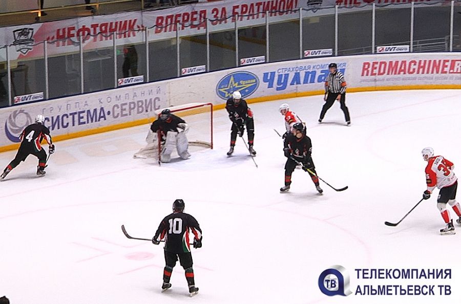 В Альметьевске состоялся шоу-матч с участием хоккейных звезд