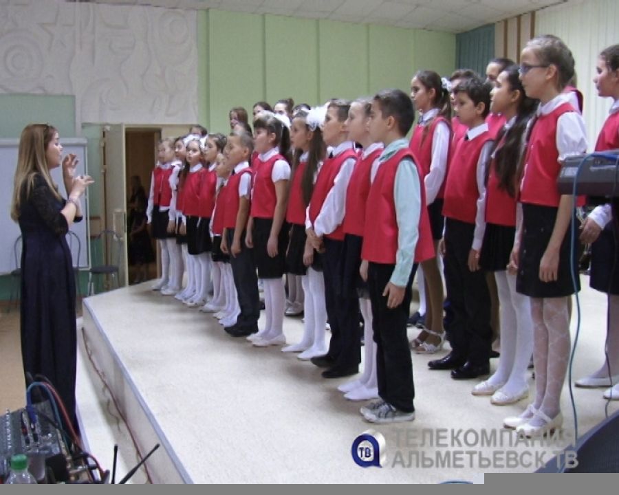 Воспитанники музыкальной школы в Альметьевске показали осенний концерт