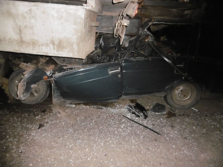 В Альметьевском районе водитель погиб, врезавшись в стоящий на обочине грузовик