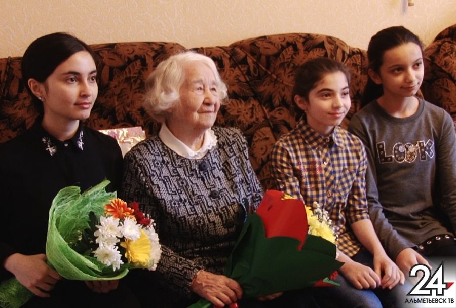 Альметьевская долгожительница Людмила Березова отметила 97-й день рождения