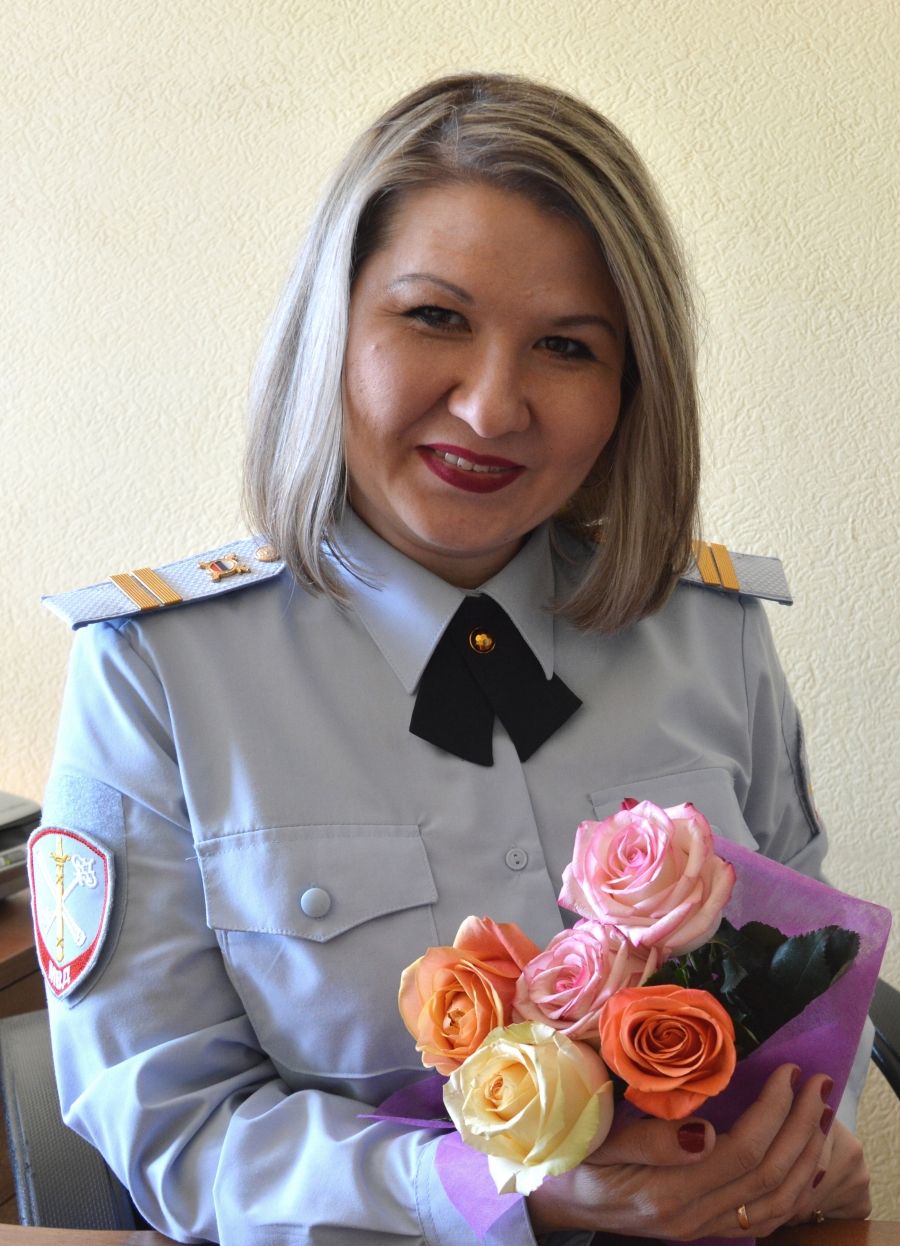 В Альметьевске жен и матерей сослуживцев полицейские поздравили с праздником