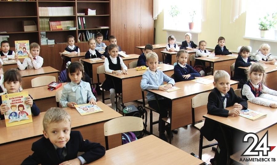 Татарстанцы предлагают запретить закрывать сельские школы и отменить вторую смену