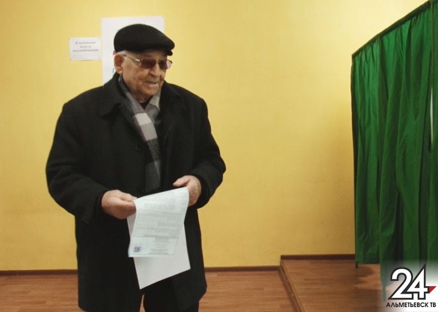 Ветеран-нефтяник Дамир Нурутдинов проголосовал на выборах Президента России в Альметьевске