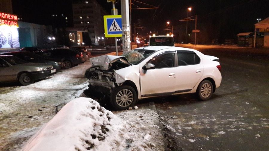 В Альметьевске столкнулись два автомобиля, есть пострадавшие