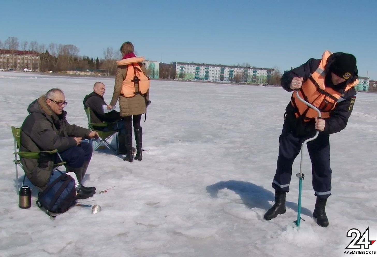 Зимняя рыбалка на весеннем льду: альметьевские спасатели провели рейд по водоемам