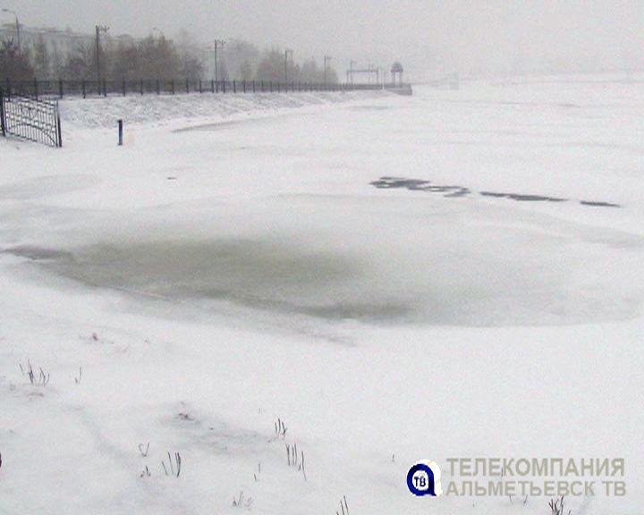 Татарстанские спасатели помогли провалившемуся под лед рыбаку из Альметьевска
