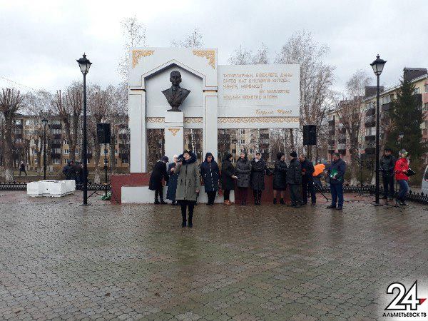 Альметьевск – здесь и сейчас: жители города отмечают День поэзии