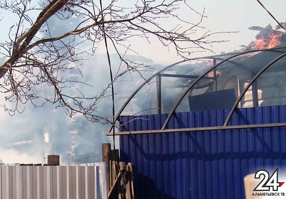 На пожаре в Русском Акташе Альметьевского района погибла женщина