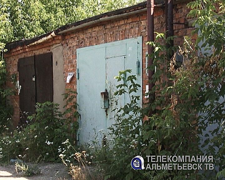 В Татарстане 26-летний мужчина несколько часов удерживал в гараже пятерых подростков