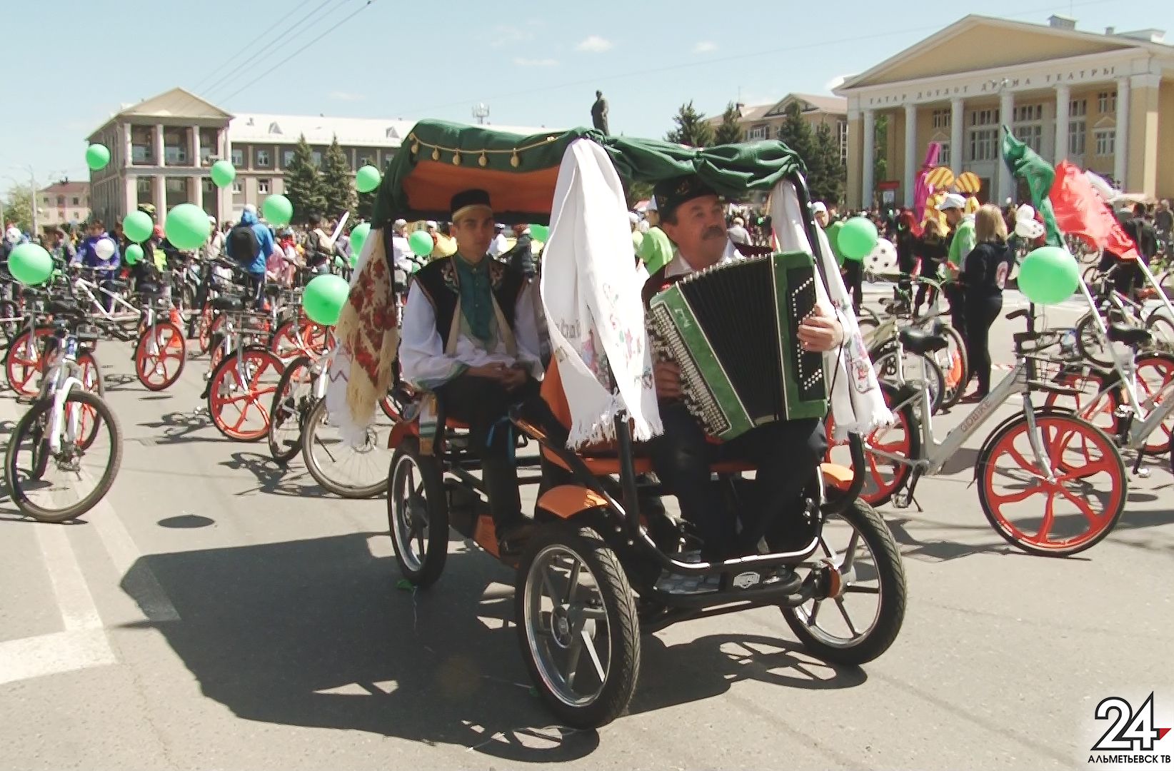 Бал-маскарад на велосипедах: 7 тысяч альметьевцев стали участниками заезда