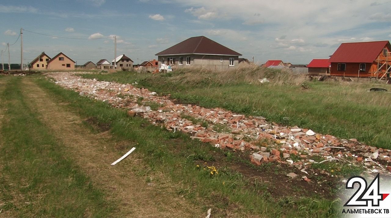 Перепутали село с полигоном: в Альметьевском районе обнаружена мусорная свалка