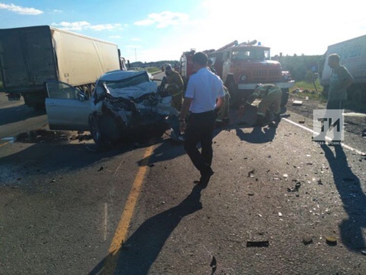 В Татарстане в ДТП с грузовиком погибли два человека
