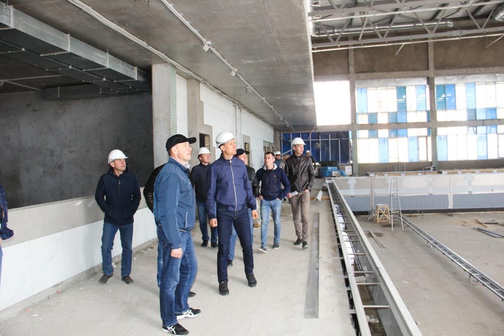 Глава района Айрат Хайруллин проинспектировал ход строительства бассейна «Мирас»