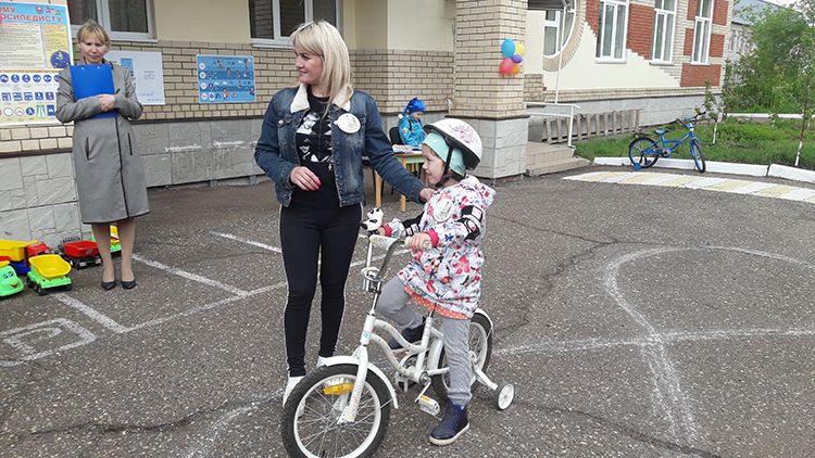 Все на велосипед: альметьевские дошколята приняли участие в спортивной акции