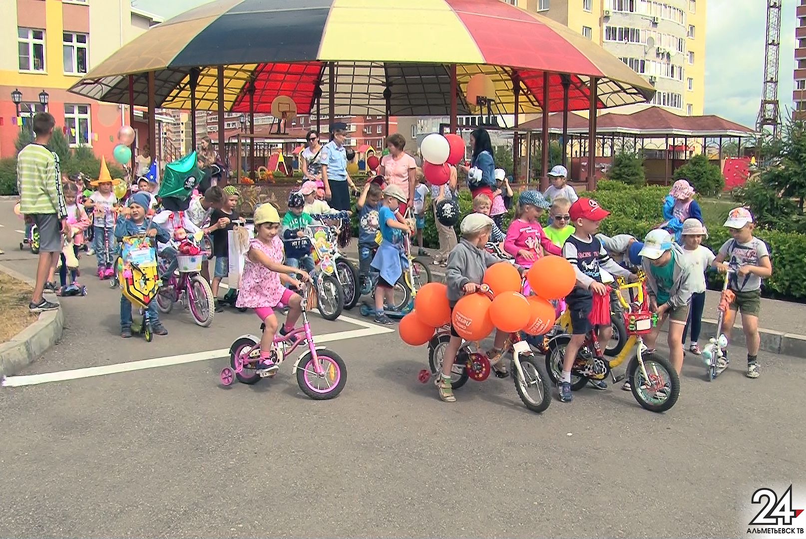 Альметьевские малыши провели парад велосипедистов
