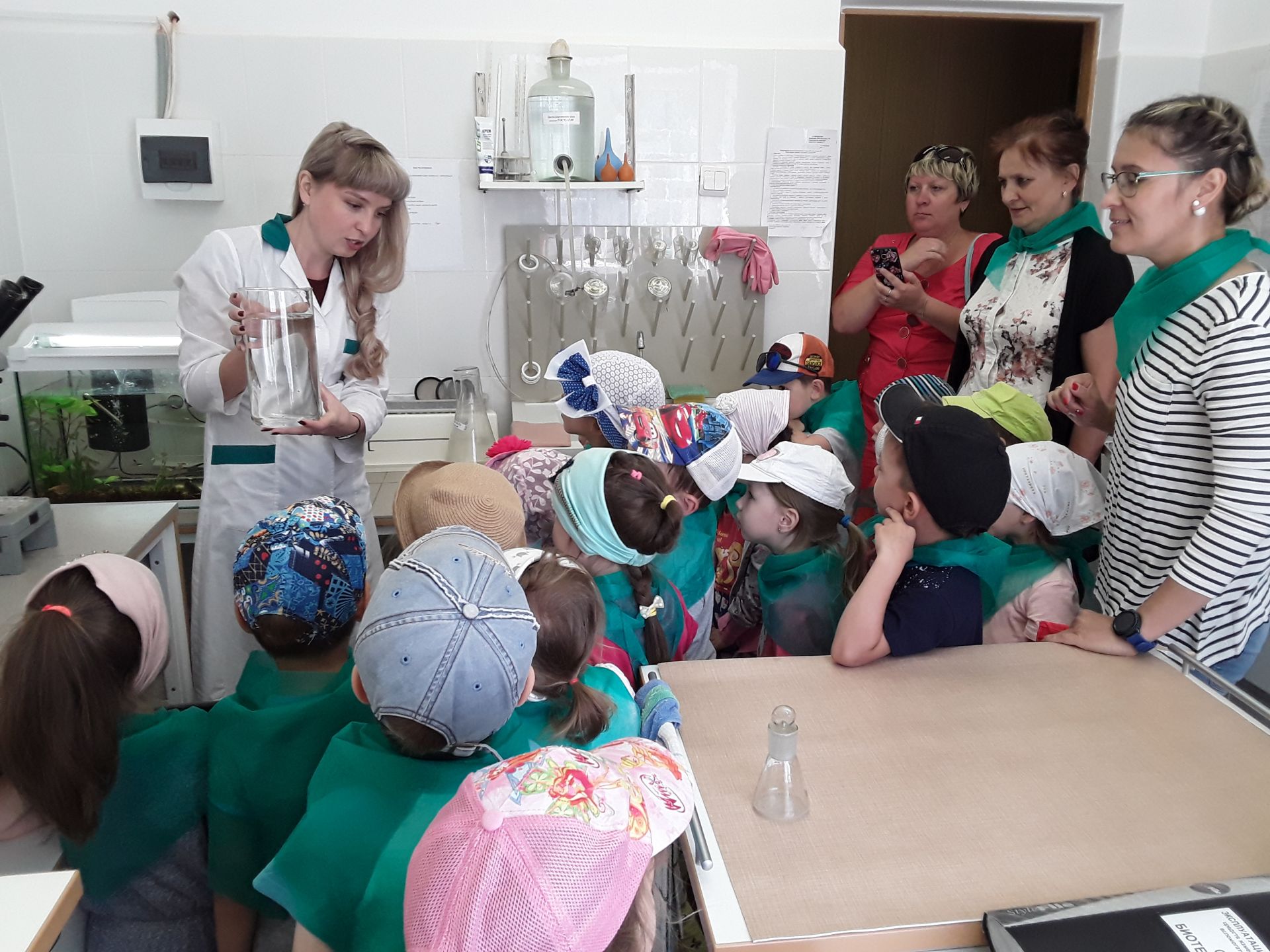 Альметьевские дошкольники побывали на экскурсии в лаборатории экологов