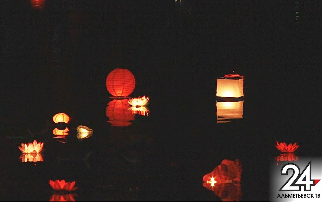 Сверкающий уикенд: фестиваль водных фонариков и волшебных шаров прошел в Альметьевске