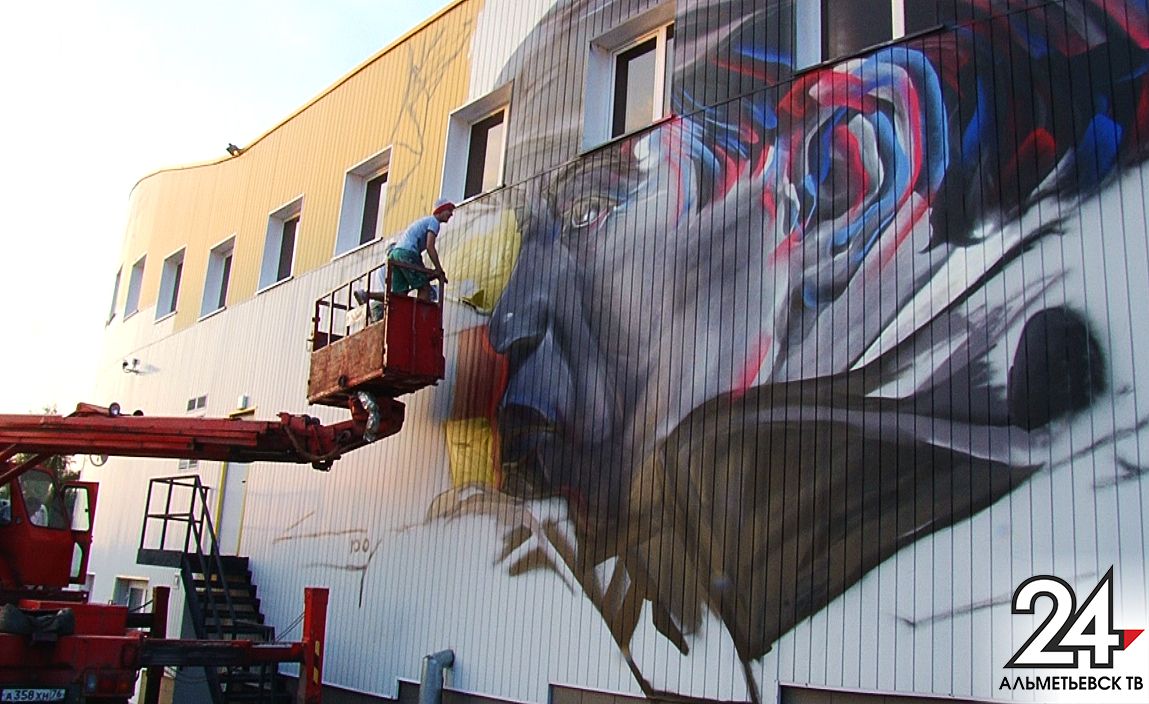 Многоэтажки и резервуар котельной в Альметьевске украсят новые граффити