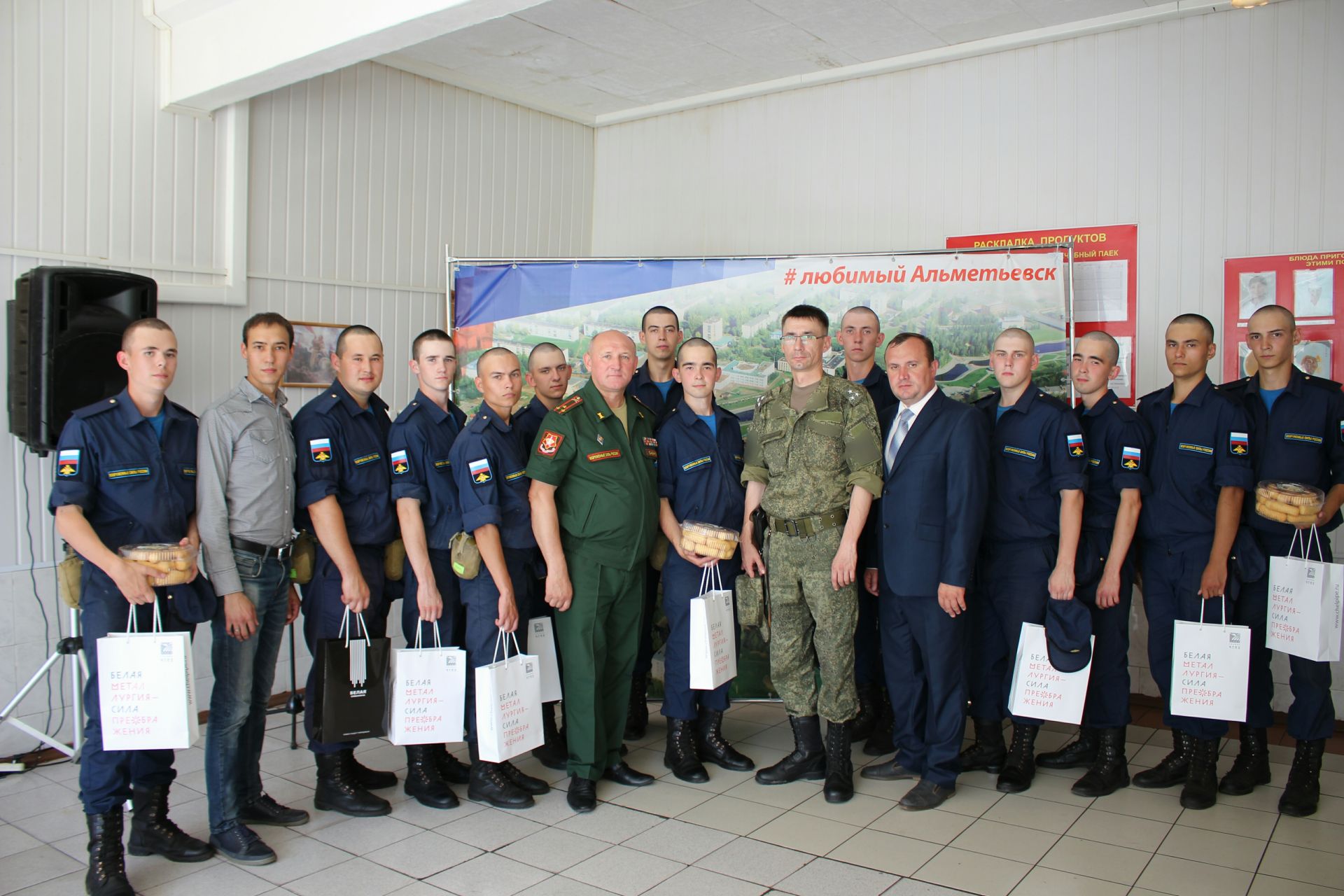 Альметьевская делегация посетила воинскую часть в Самарской области