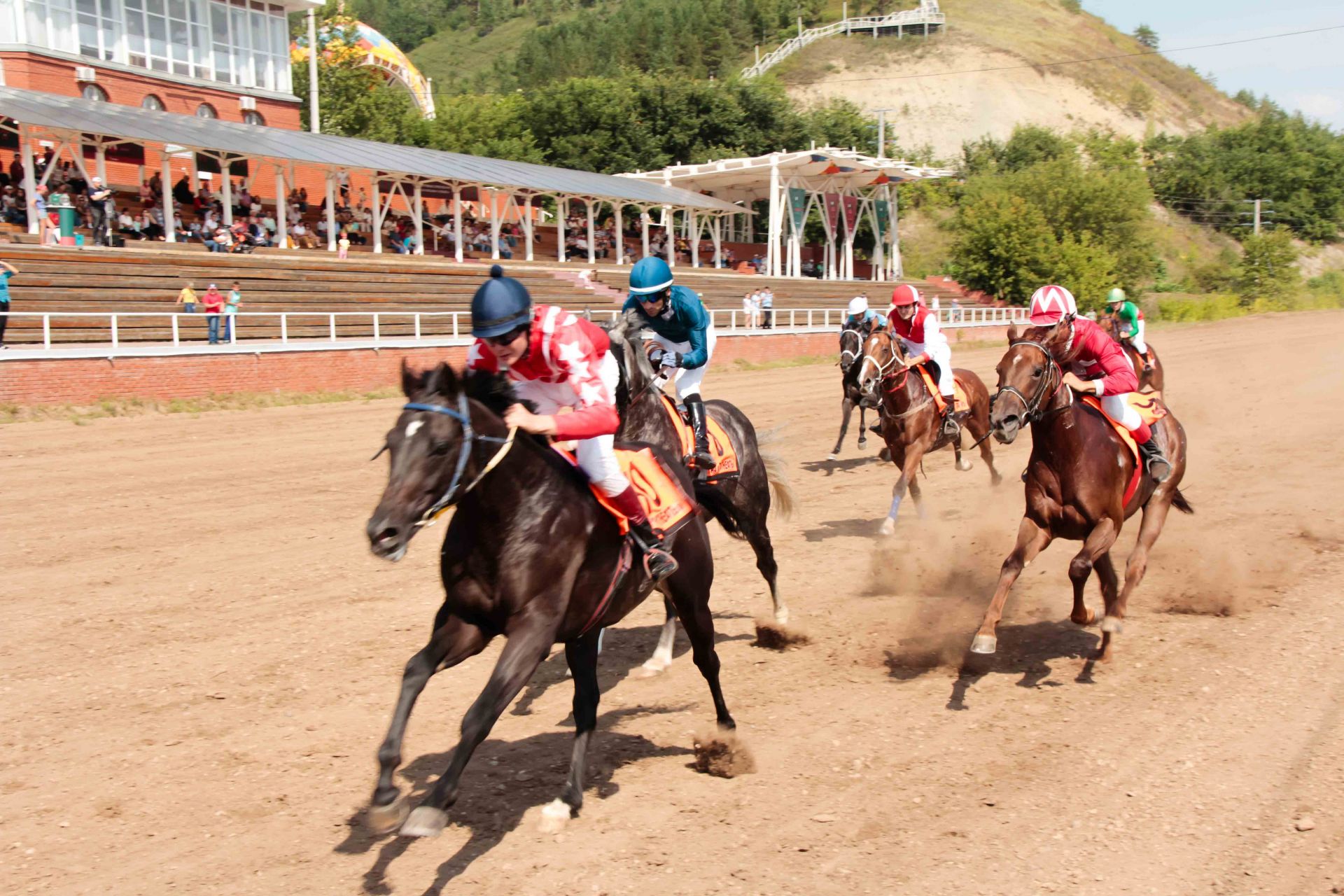 В Альметьевске прошли соревнования по конному спорту «Летние старты»