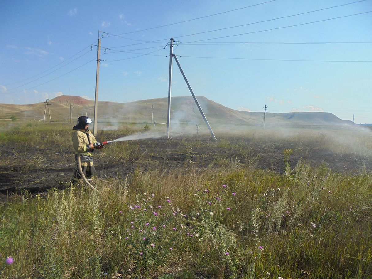 Недалеко от Альметьевска случилось возгорание сухой травы