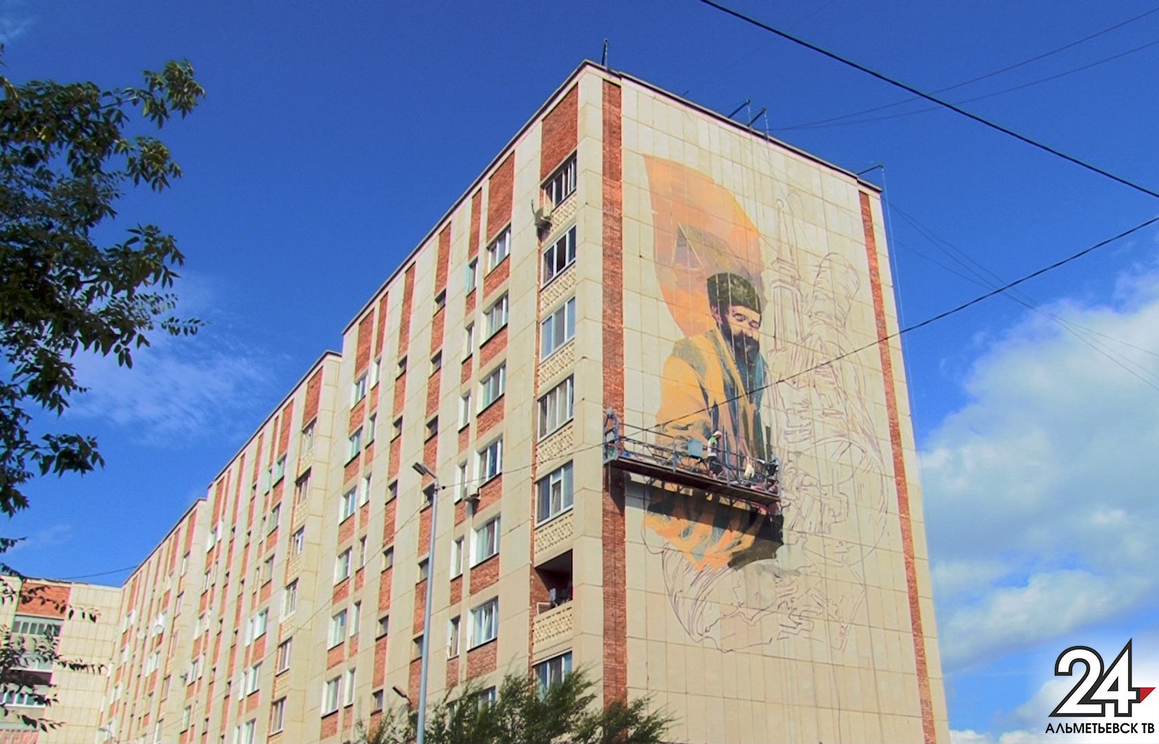 Здесь будет город-сказка: мастера стрит-арта продолжают расписывать здания в Альметьевске