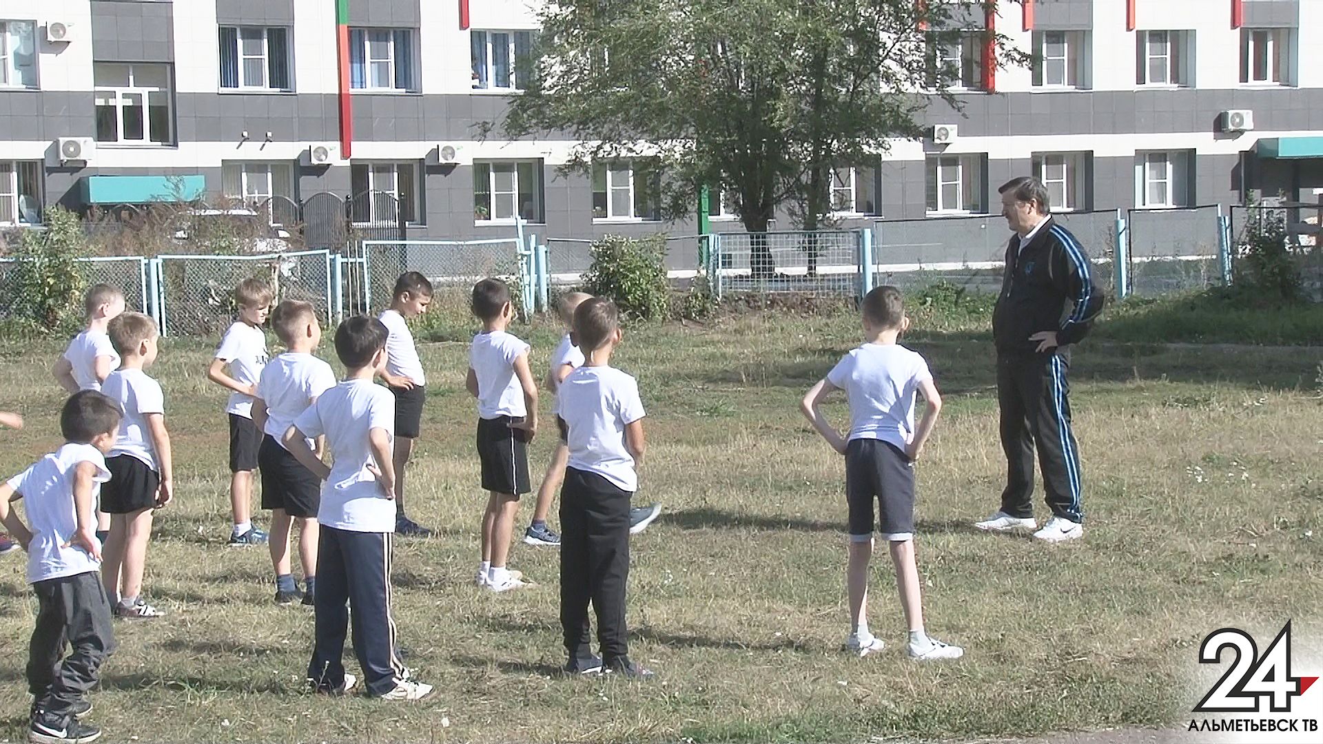 В школах и детсадах Альметьевска проходят кроссы, посвященные Всероссийскому дню бега