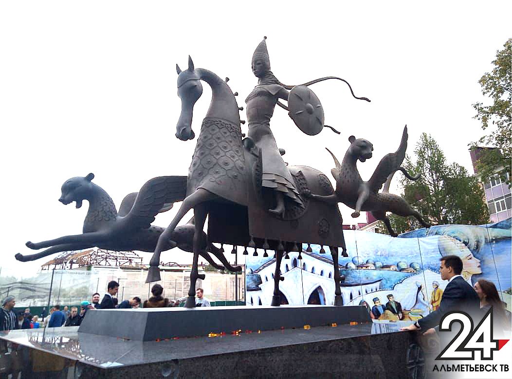 В Альметьевске открыли скульптуру «Каракуз» в парковой зоне «Татнефти»