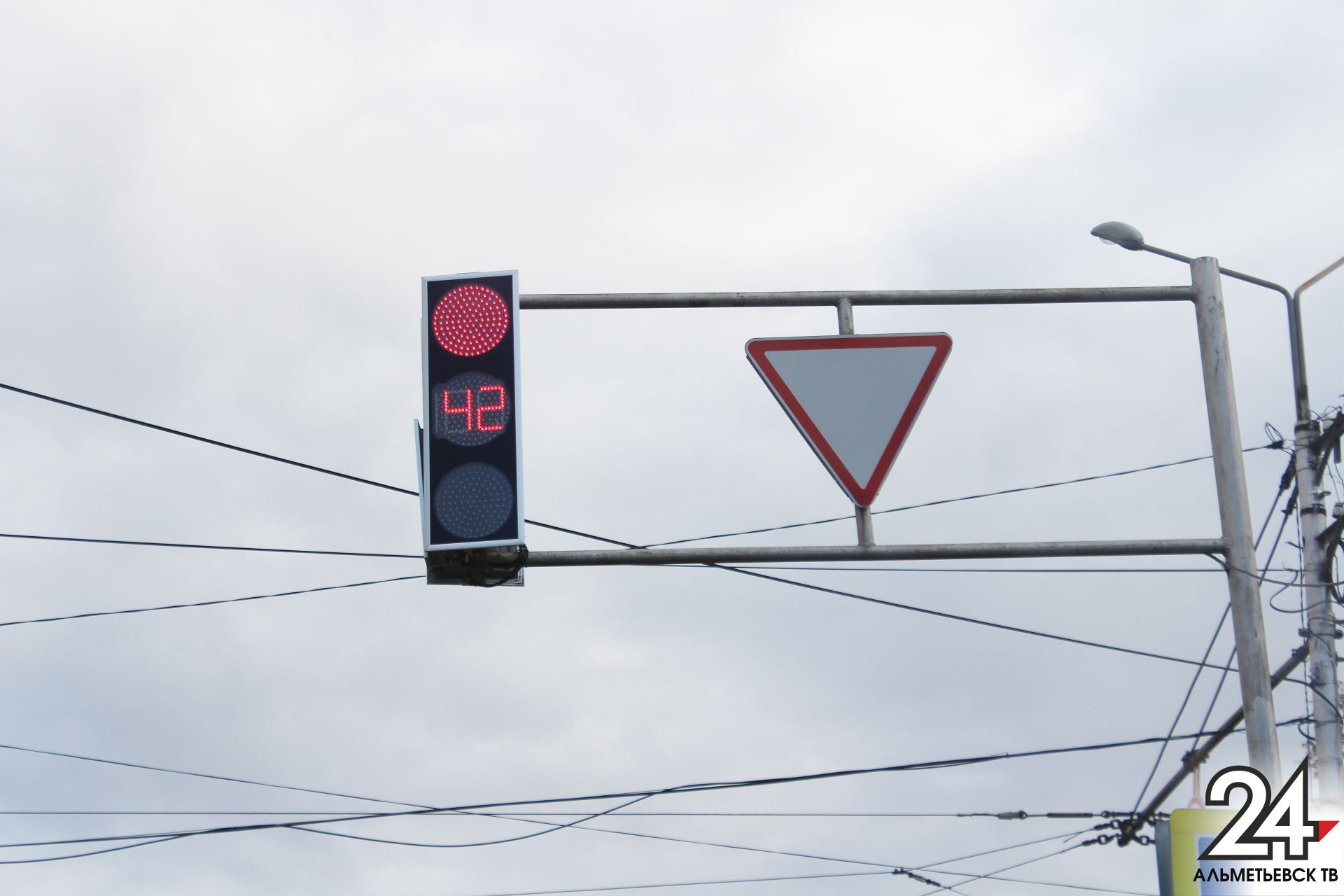 В Альметьевском районе временно отключат светофор