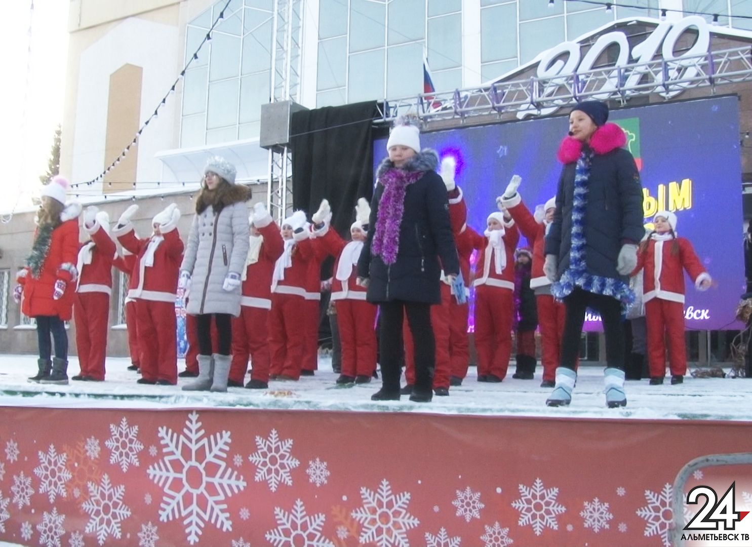 Погуляли на славу: в Альметьевске прошли рождественские гуляния