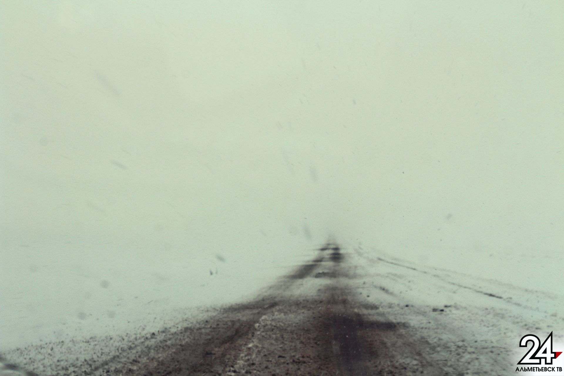 На федеральной дороге М-5 «Урал» в Республике Татарстан и Оренбургской области введен перерыв движения из-за снегопада