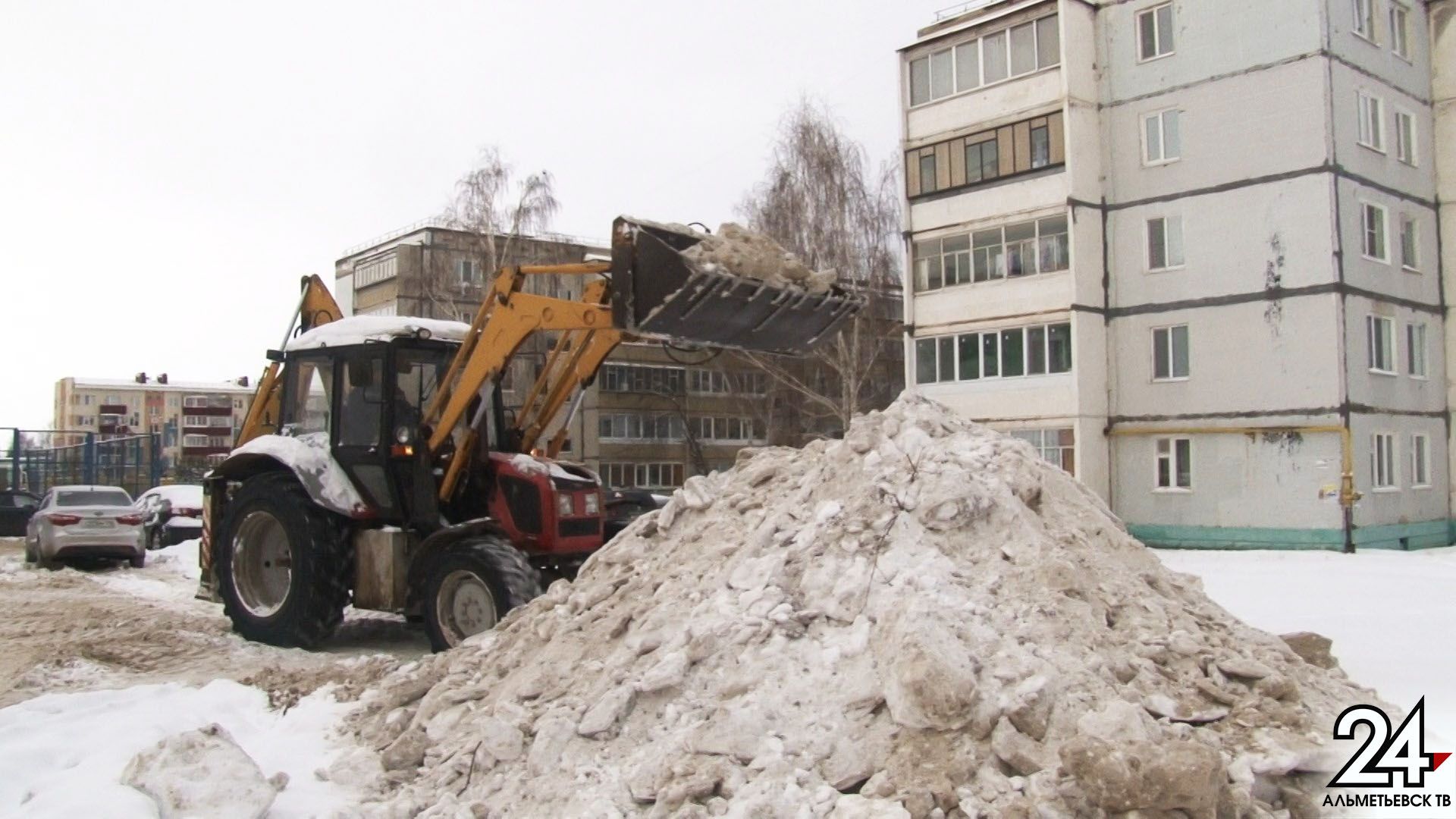 Жители микрорайона ТОС-8 в Альметьевске пожаловались на запах канализации в домах