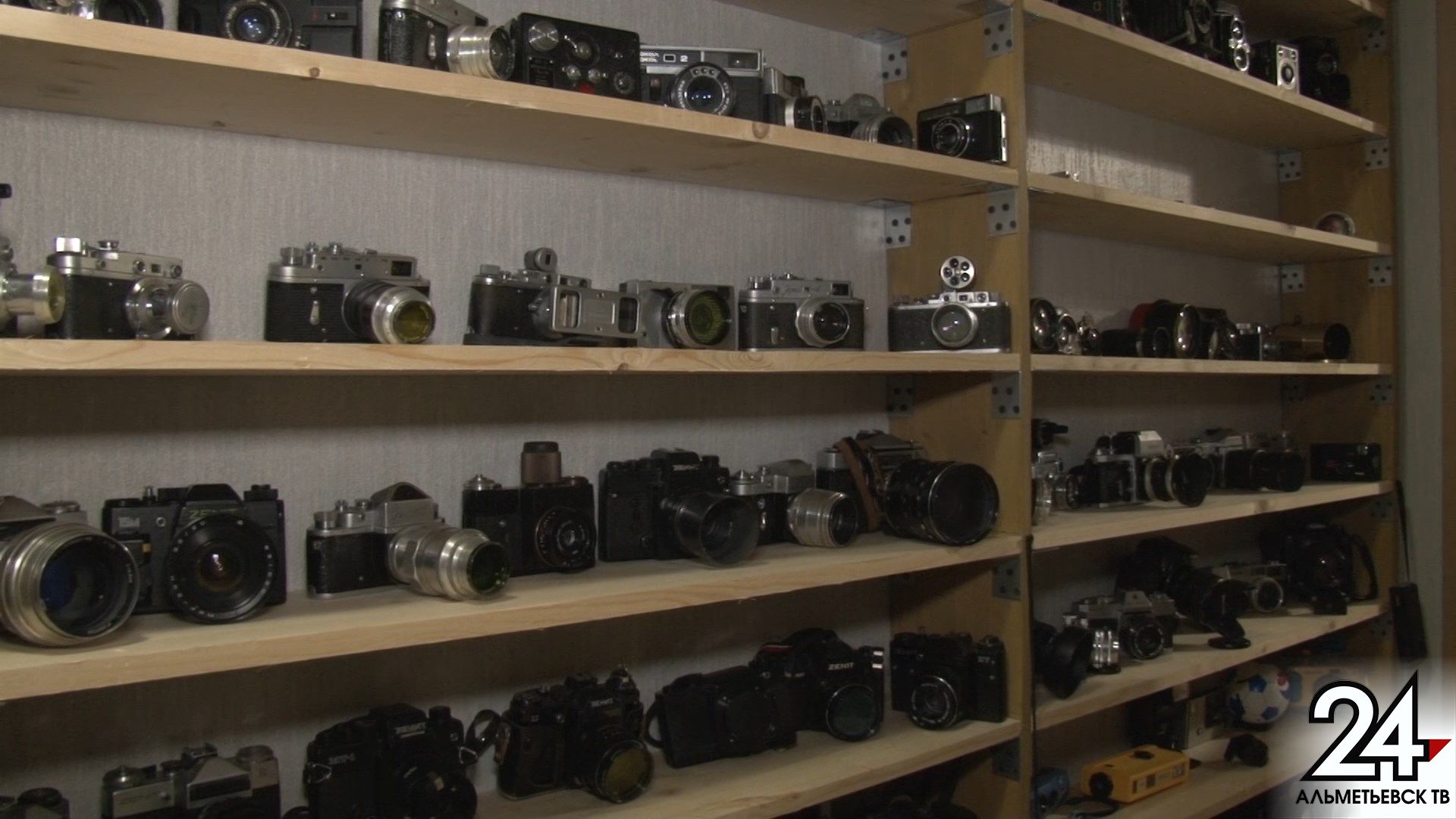 Коллекционер из Альметьевска собирает уникальные фотоаппараты