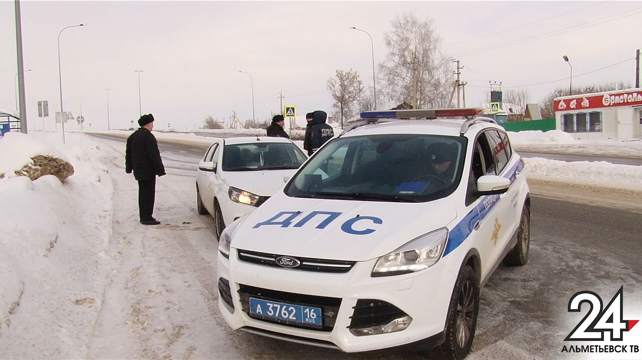 Трое взрослых и 12-летний школьник пострадали в аварии в Татарстане