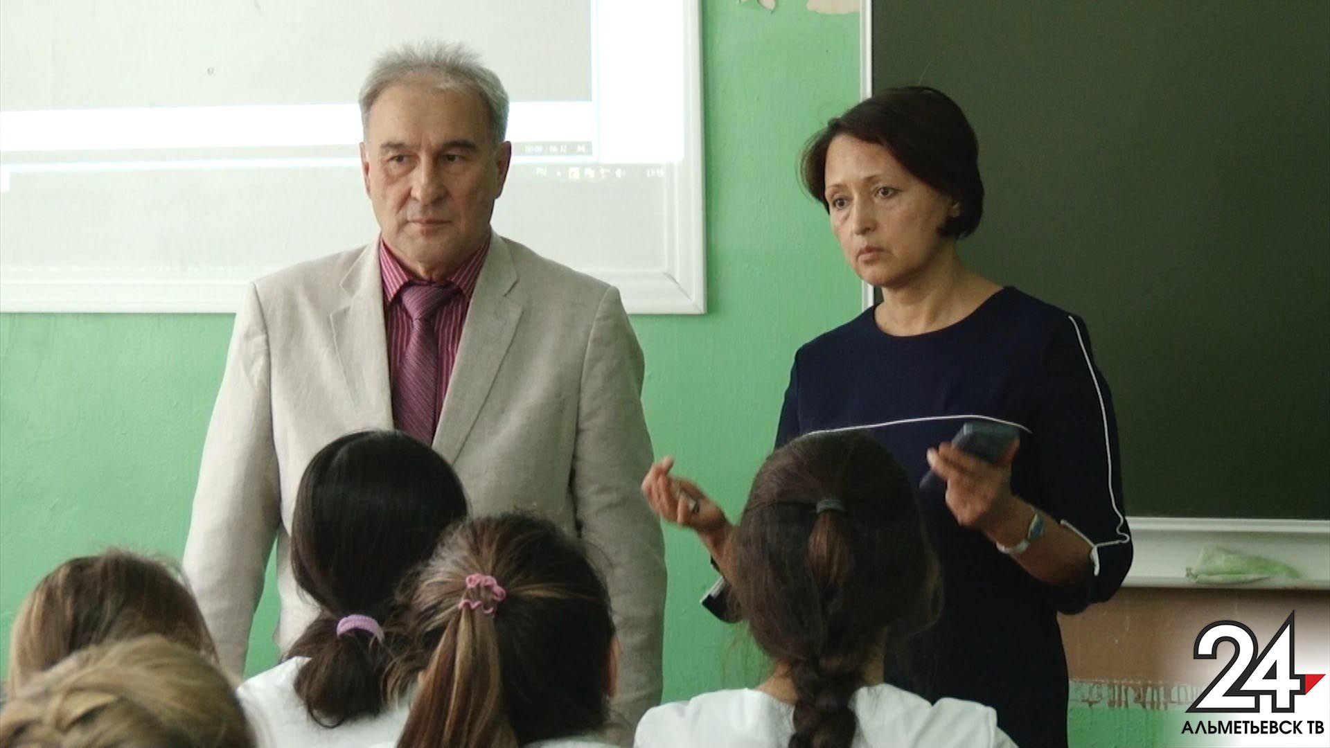 В Альметьевске прошла лекция для будущих медсестер и докторов