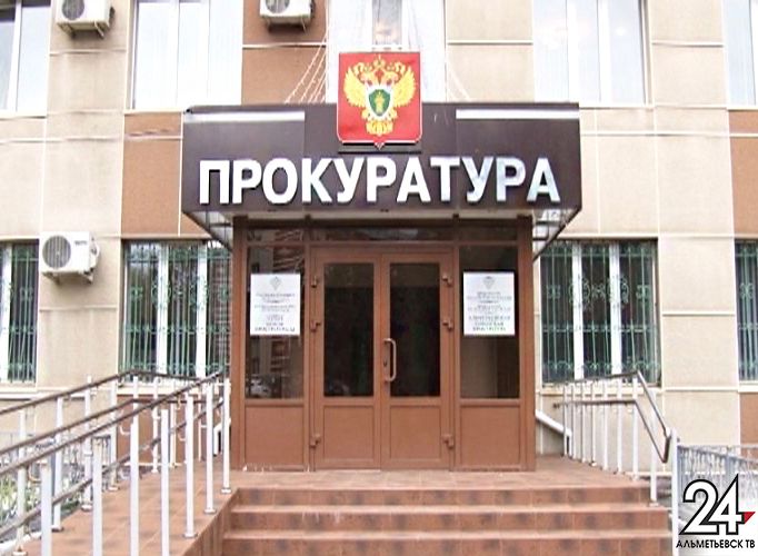 Прокуратура Татарстана проверяет видео с падением ребенка в люк
