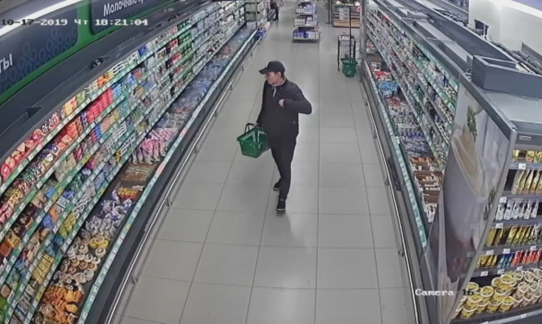 В Альметьевске полицейские разыскивают подозреваемого в краже из магазина