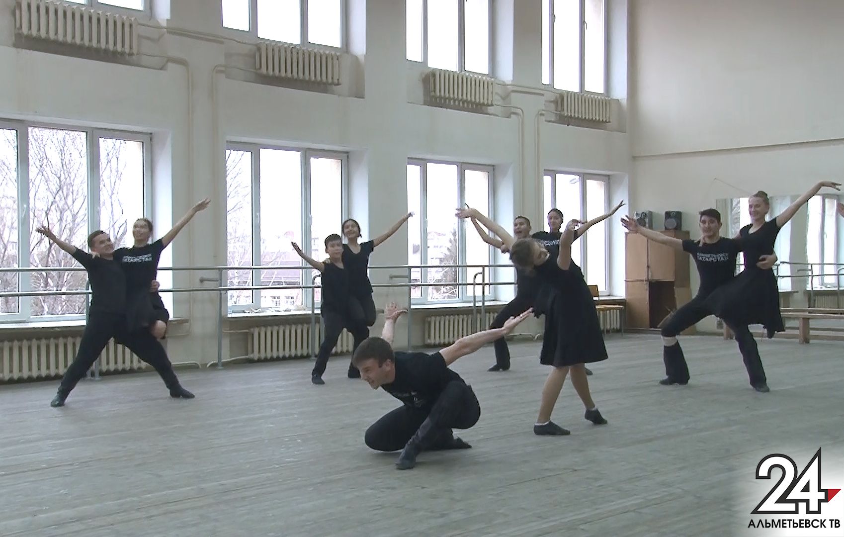 Известный балетмейстер Вадим Константинов поставил танец «Белый лебедь» с альметьевскими танцорами
