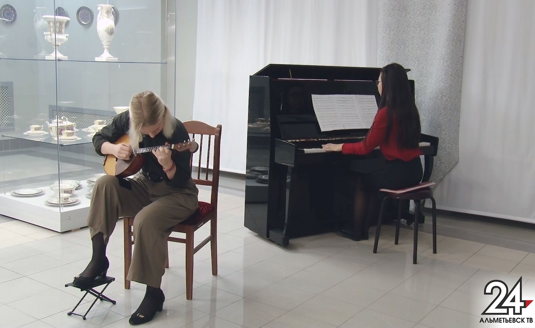 Музыка всегда с нами: в Альметьевске прошла встреча творческой арт-гостиной