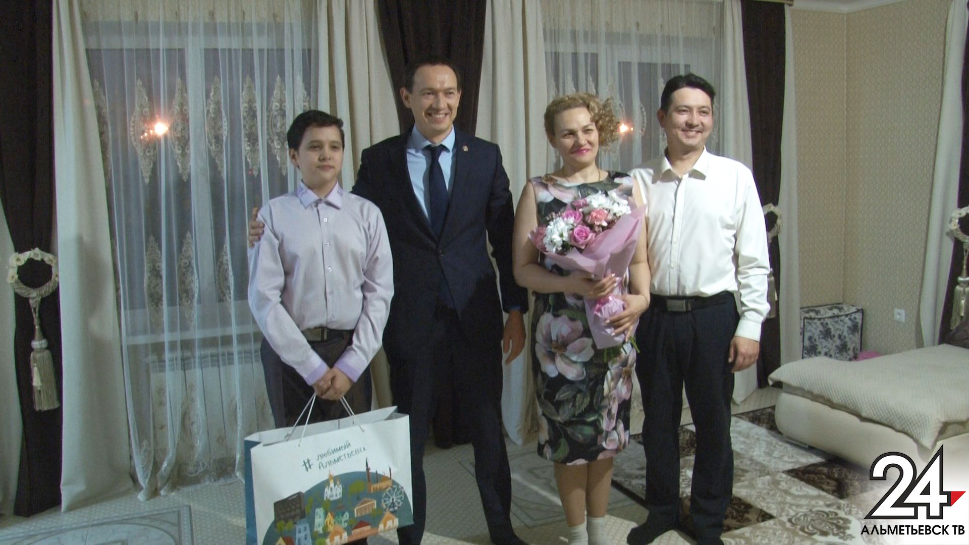 Глава Альметьевского района Тимур Нагуманов навестил многодетную семью Даишевых
