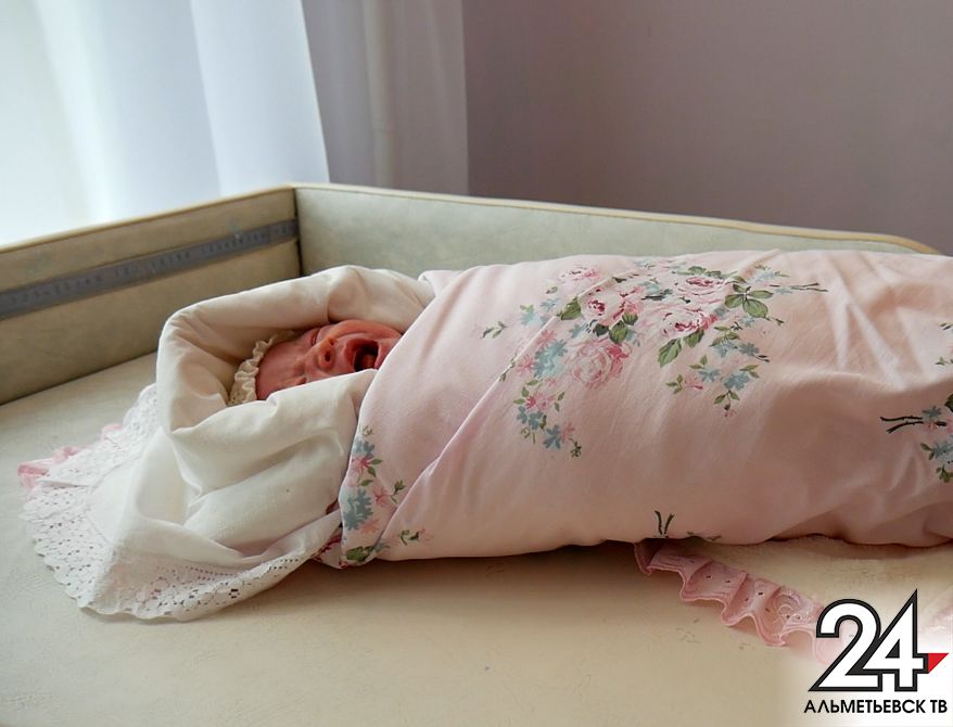 В Татарстане семьям с новорожденными детьми будут выдавать подарочные комплекты