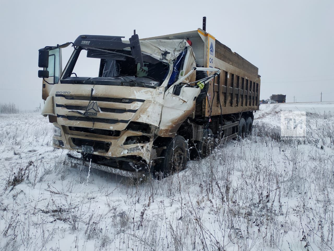 В Альметьевском районе столкнулись два грузовика