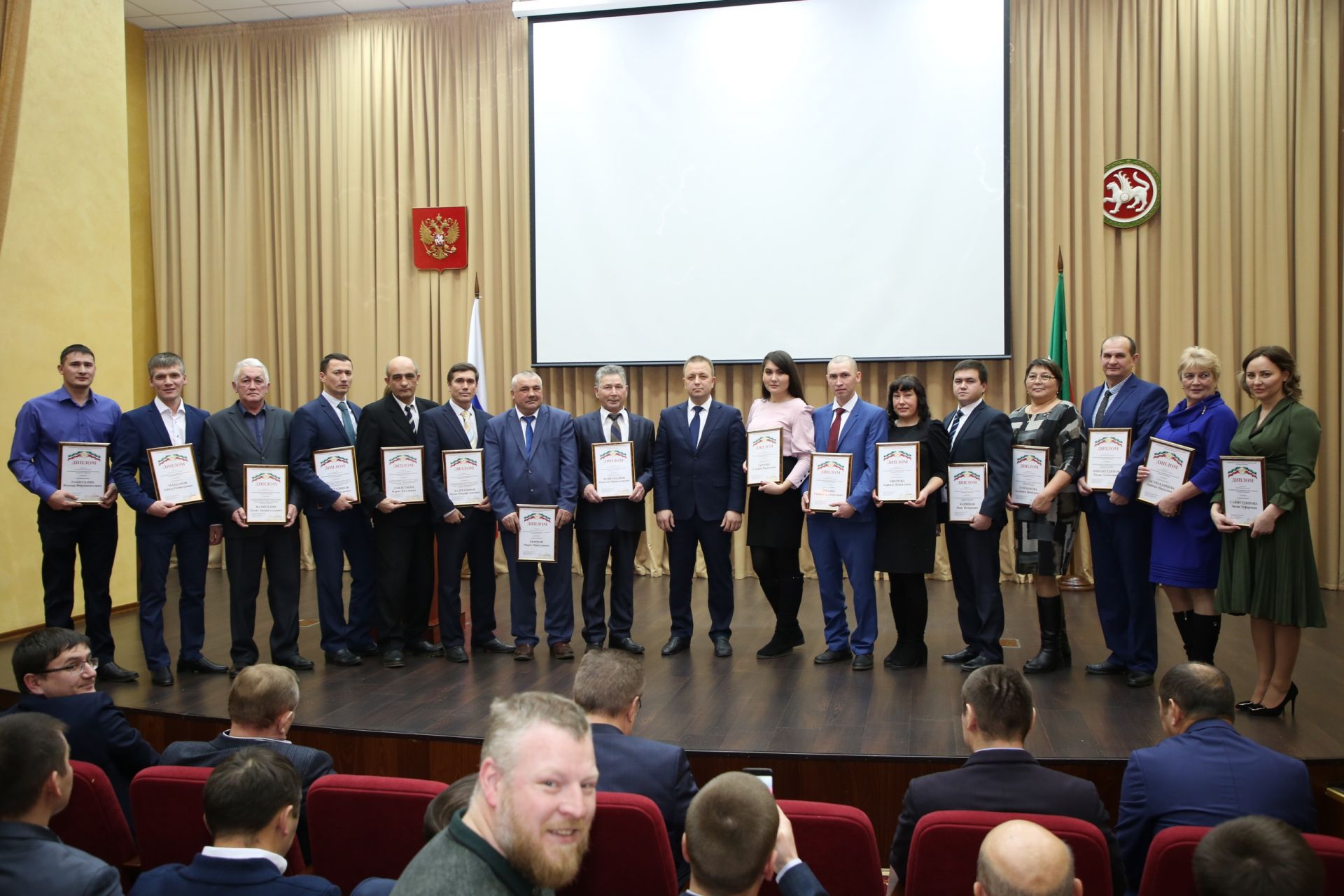 В Минсельхозпроде РТ объявили 100 лучших работников аграрной отрасли Татарстана: одним из победителей стал инженер по кадрам из Альметьевского района