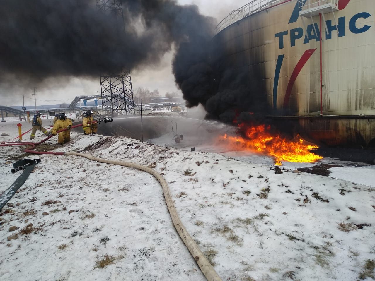 МЧС опубликовало видео тушения пожара на нефтеперекачивающей станции в Альметьевском районе
