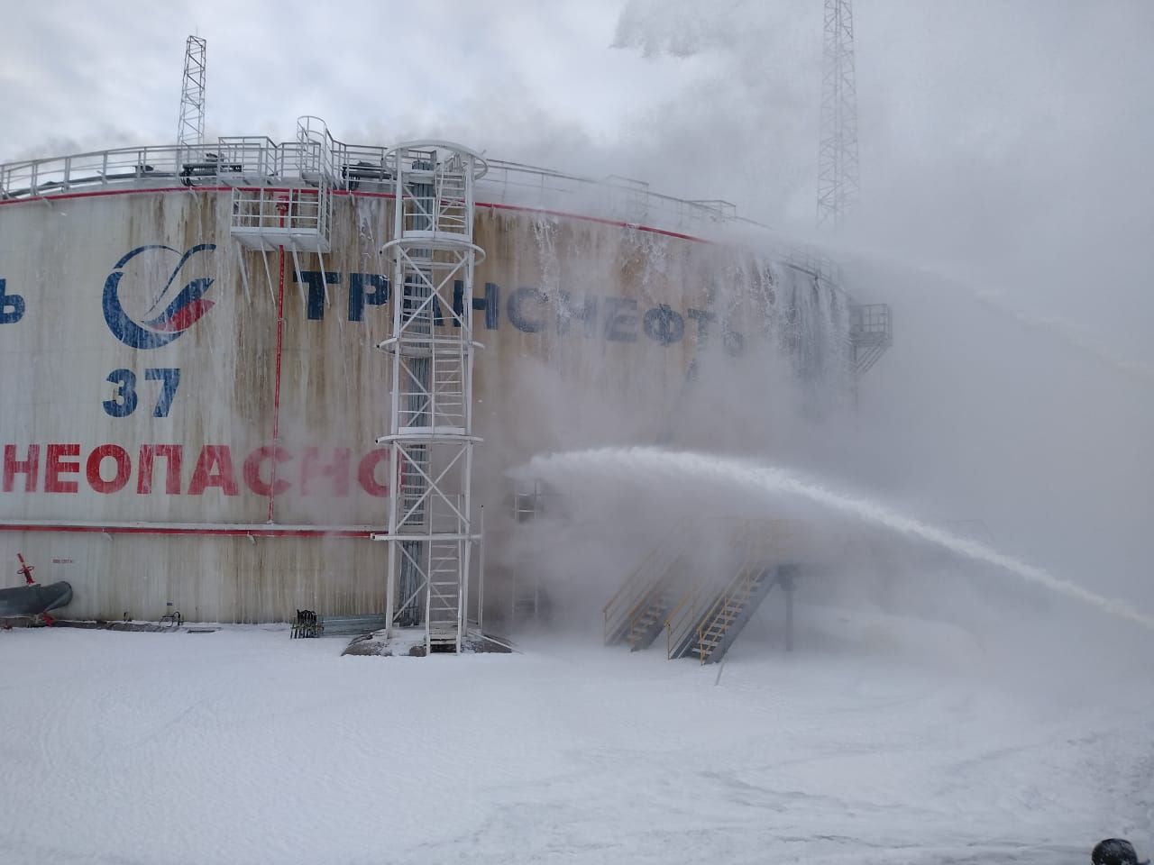 Прокуратура проверяет обстоятельства пожара в резервуаре «Транснефти» в Альметьевском районе