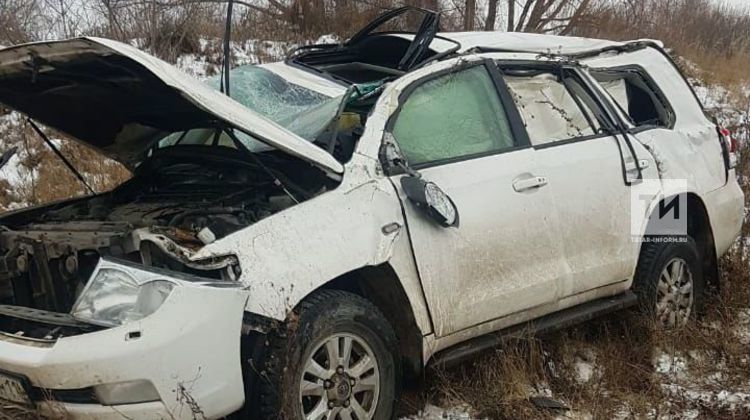 В Татарстане иномарка перевернулась в кювет, водитель погиб на месте